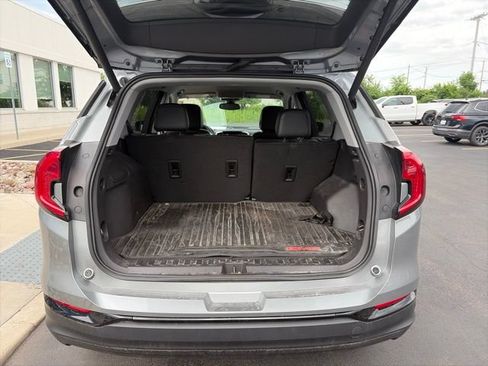 Used 2024 GMC Terrain SLT w/ Elevation Edition AWD/4WD image 8