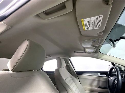 Used 2018 Ford Fusion SE w/ Fusion SE Technology Package FWD image 22