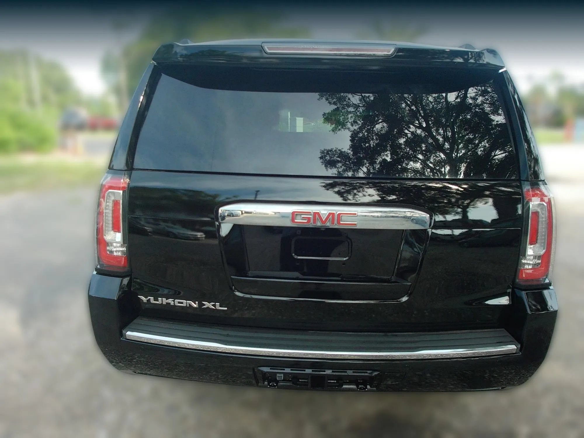 Used 2015 GMC Yukon XL Denali w/ Open Road Package RWD image 7