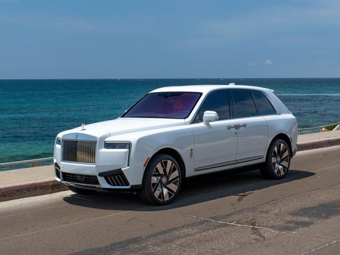 Used 2025 Rolls-Royce Cullinan AWD/4WD image 1