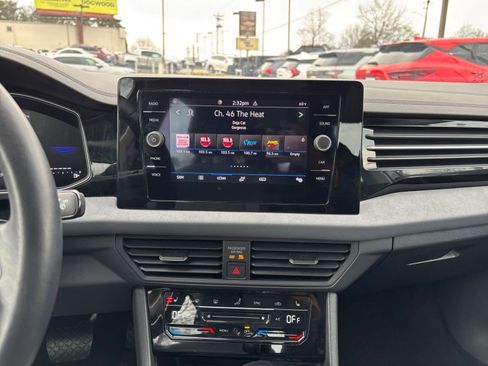 Used 2025 Volkswagen Jetta SE image 18