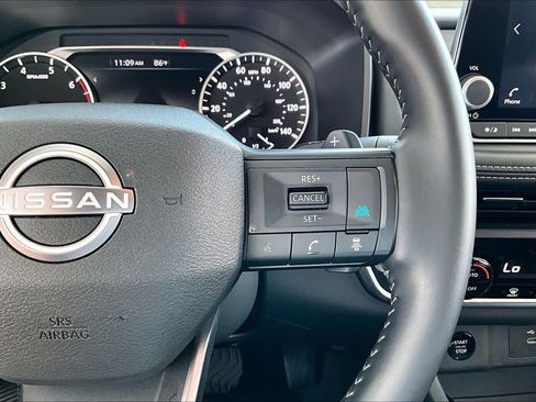 Used 2025 Nissan Rogue SV FWD image 25