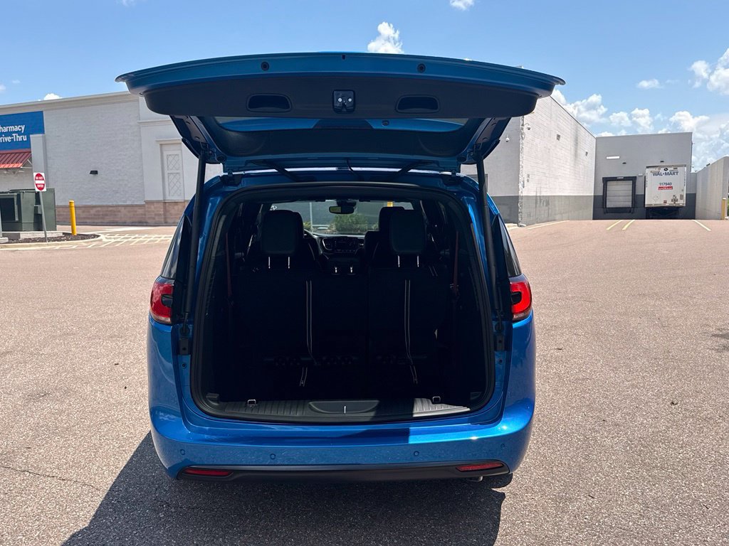 New 2027 Chrysler Pacifica Select FWD image 35