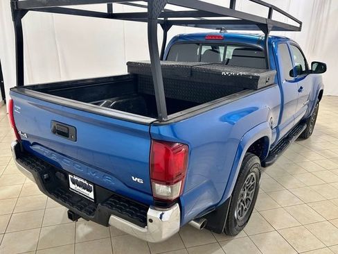 Used 2018 Toyota Tacoma SR5 AWD/4WD image 5