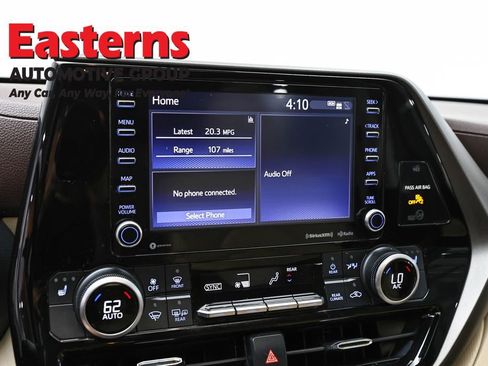 Used 2021 Toyota Highlander XLE AWD/4WD image 19