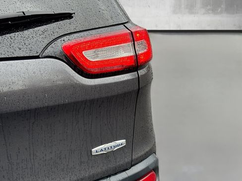 Used 2016 Jeep Cherokee Latitude image 32