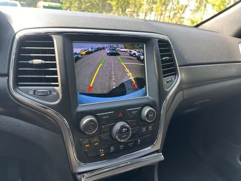 Used 2018 Jeep Grand Cherokee Altitude AWD/4WD image 27