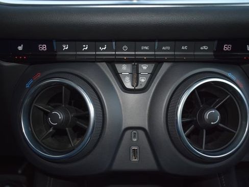 Used 2020 Chevrolet Blazer LT FWD image 28