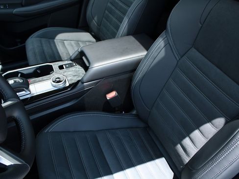 New 2025 Mitsubishi Outlander SE image 5