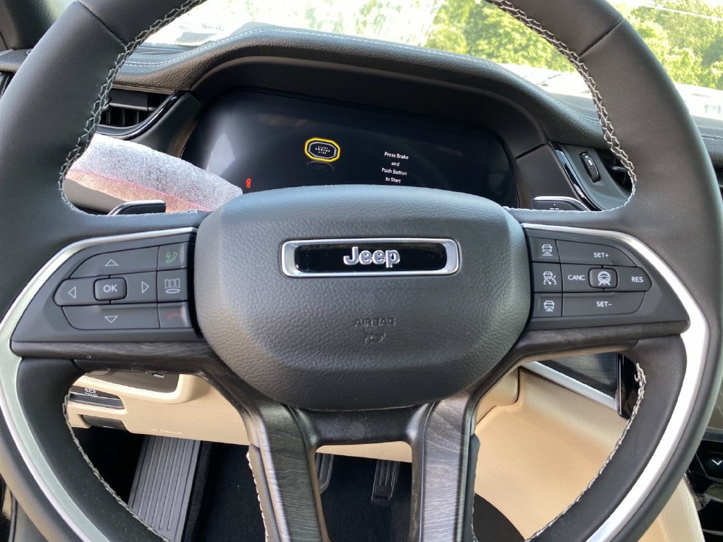 New 2027 Jeep Grand Cherokee Limited AWD/4WD image 12