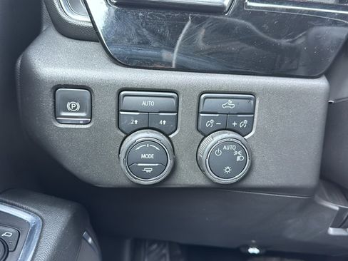 Used 2025 Chevrolet Silverado 1500 LT image 29