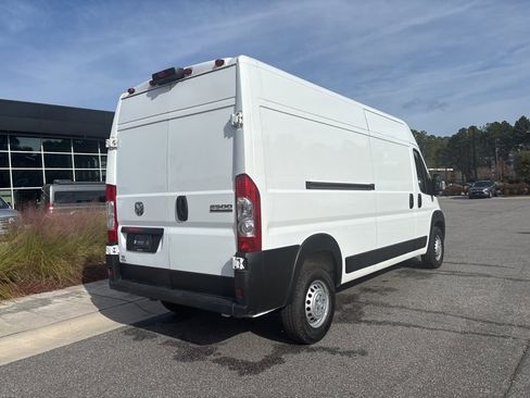 Used 2025 RAM ProMaster 2500 w/ Convenience Group image 4