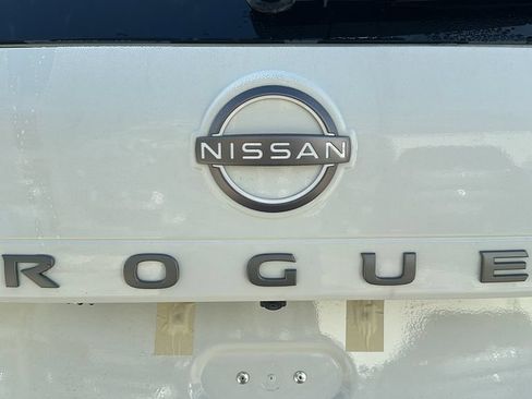 Used 2025 Nissan Rogue S AWD/4WD image 9