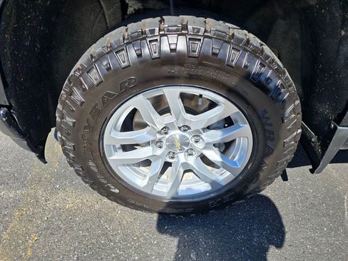 Used 2019 Chevrolet Silverado 1500 W/T w/ Z71 Off-Road Package AWD/4WD image 9