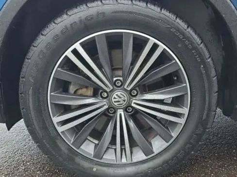 Used 2018 Volkswagen Tiguan SEL AWD/4WD image 54