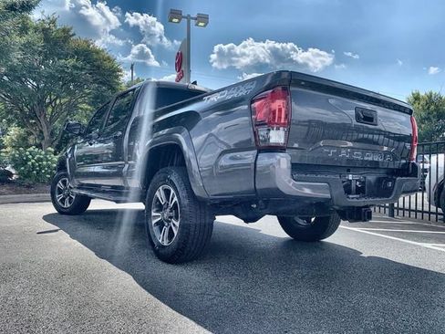 Used 2019 Toyota Tacoma TRD Sport AWD/4WD image 6