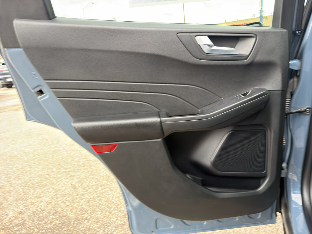 Used 2025 Ford Escape Platinum AWD/4WD image 16