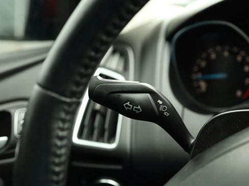 Used 2017 Ford Focus Titanium FWD image 20