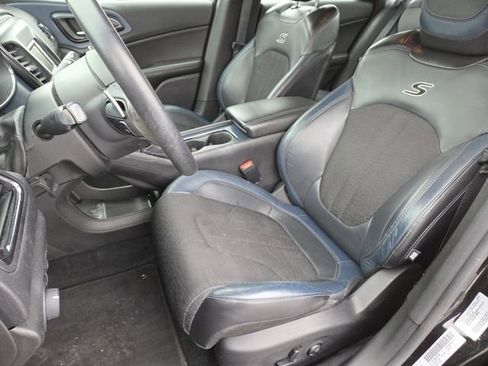 Used 2015 Chrysler 200 S w/ Comfort Group image 28