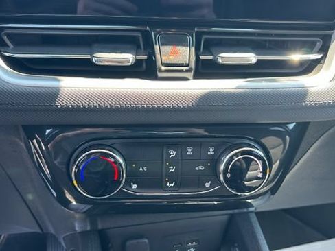 Certified 2024 Chevrolet TrailBlazer LT w/ LT Cold Weather Package AWD/4WD image 27