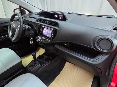 Used 2015 Toyota Prius C One FWD image 21