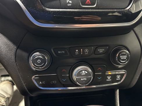 Used 2020 Jeep Cherokee Limited image 15