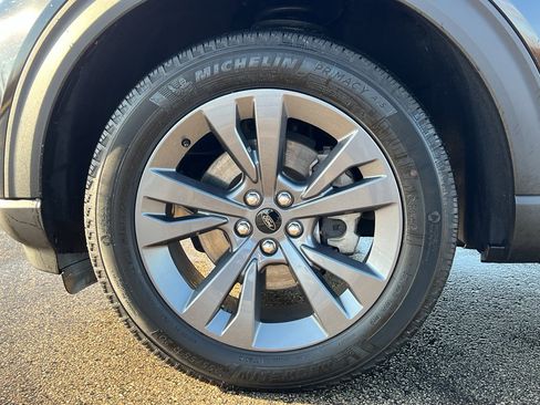 Used 2023 Ford Explorer XLT w/ Equipment Group 202A image 9