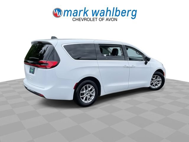 Used 2024 Chrysler Pacifica Touring-L FWD image 8