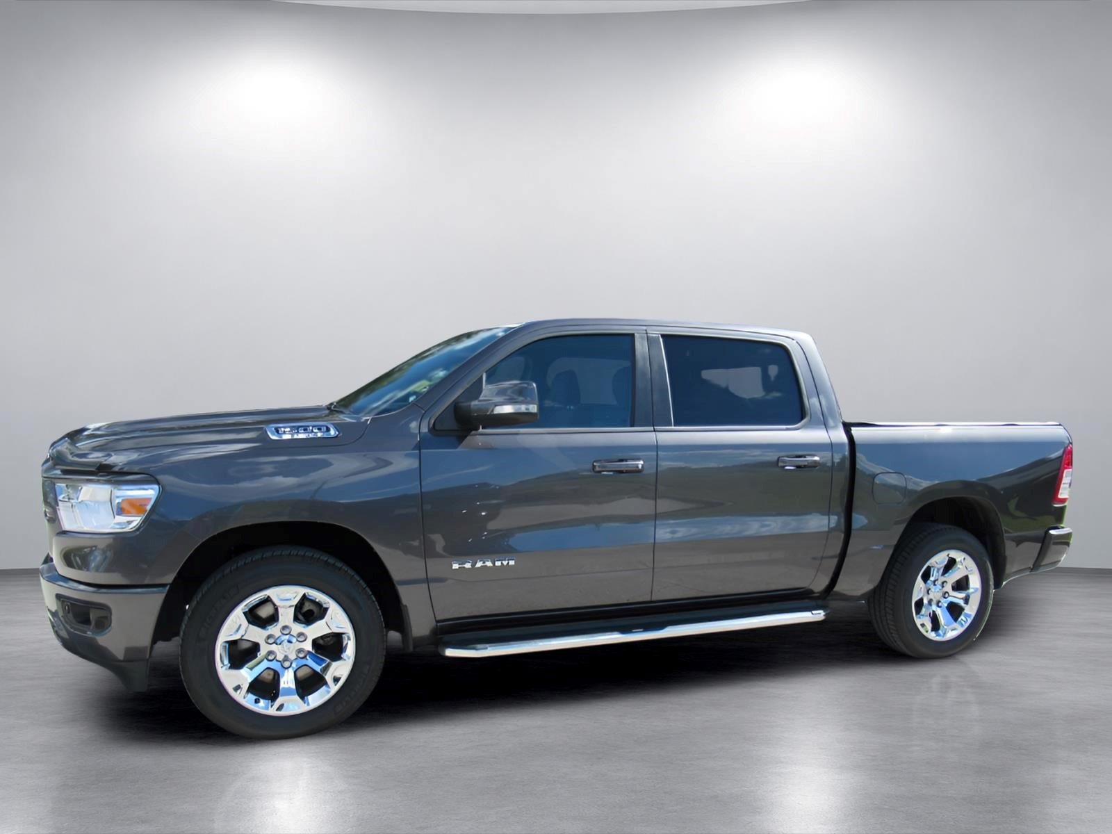 Used 2019 RAM 1500 4x4 Crew Cab image 4