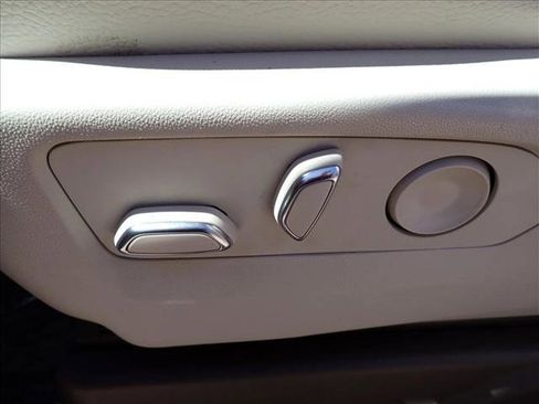 Used 2023 GMC Yukon XL Denali image 15