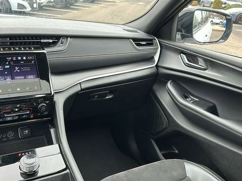 Used 2023 Jeep Grand Cherokee Altitude image 25