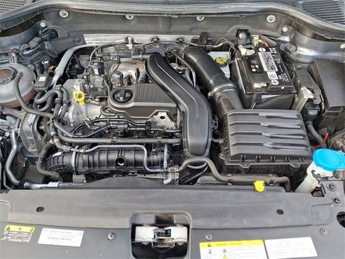 Used 2022 Volkswagen Taos SEL w/ Panoramic Sunroof Package image 28