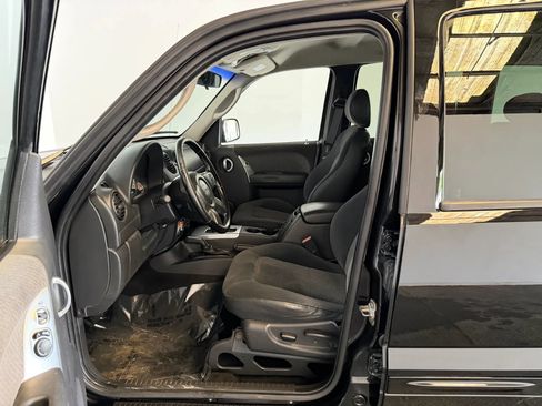 Used 2002 Jeep Liberty Limited AWD/4WD image 10