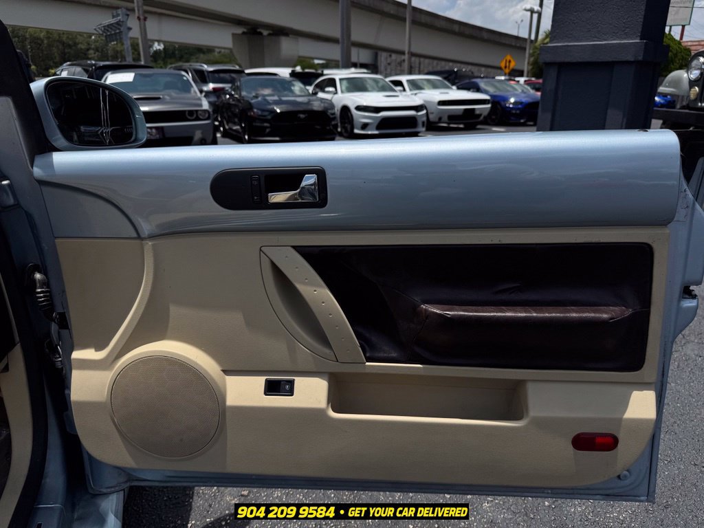 Used 2010 Volkswagen Beetle Convertible FWD image 26