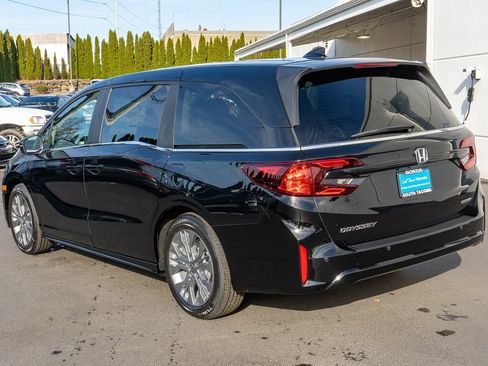 New 2026 Honda Odyssey Touring image 8