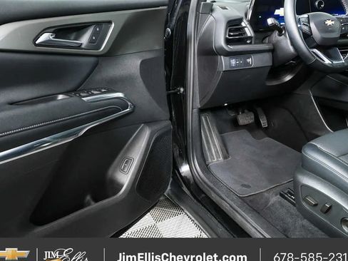 Certified 2025 Chevrolet Traverse LT FWD image 7