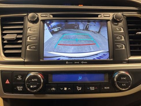 Used 2019 Toyota Highlander Plus AWD/4WD image 26