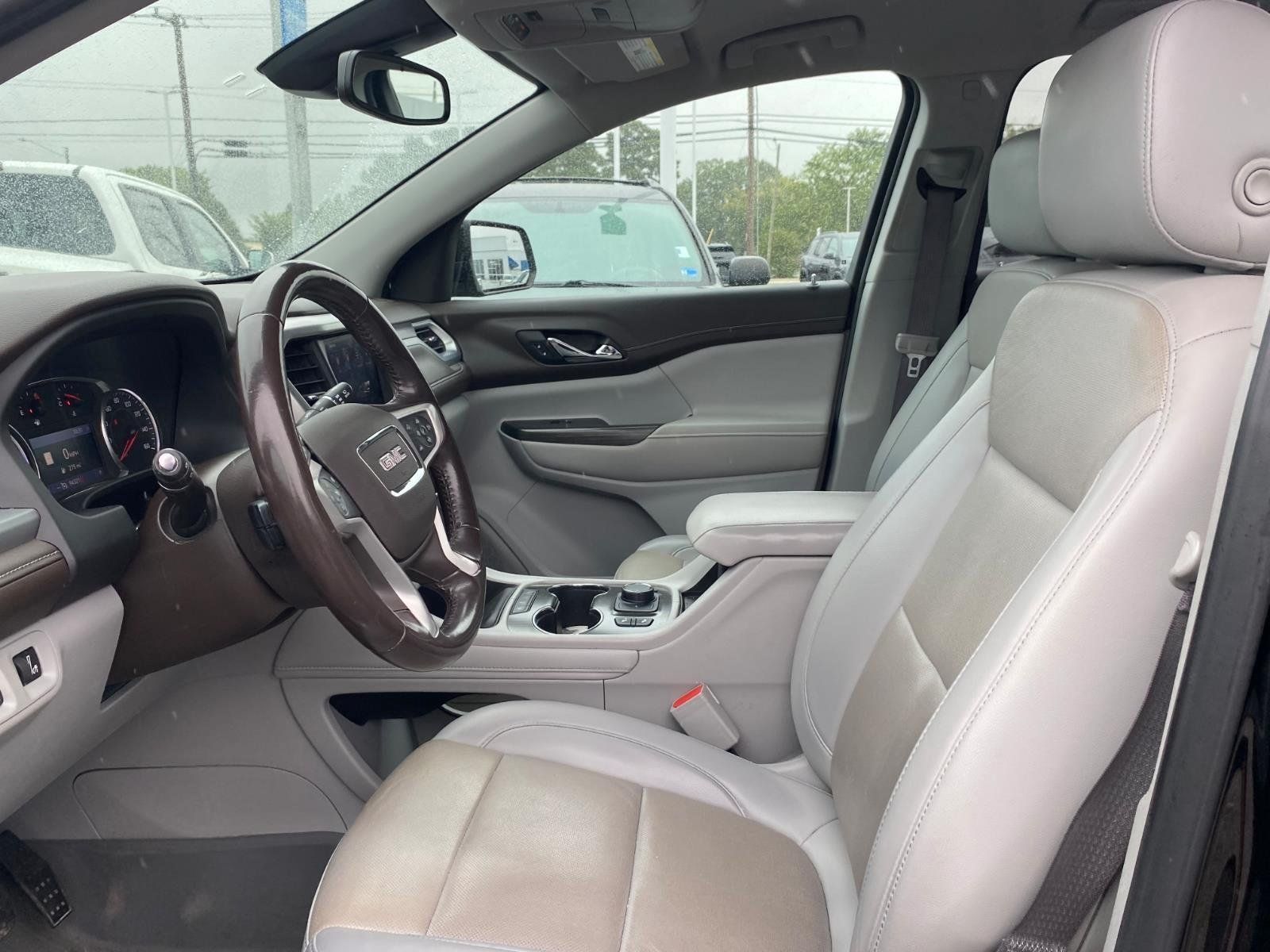 Used 2021 GMC Acadia SLT w/ LPO, Floor Liner Package FWD image 12