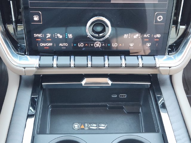 Used 2026 GMC Yukon Denali w/ Sun & Power Step Package AWD/4WD image 18