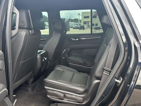 Used 2022 GMC Yukon Denali w/ Denali Ultimate Package AWD/4WD image 8