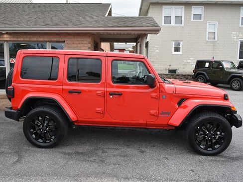 Used 2025 Jeep Wrangler Unlimited Sahara w/ Safety Group AWD/4WD image 2