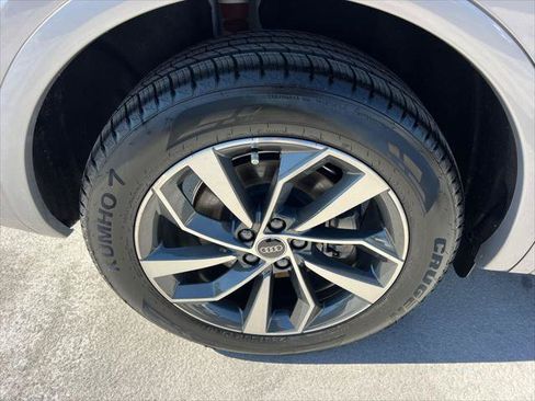 Certified 2025 Audi Q5 2.0T Premium Plus w/ Premium Plus Package AWD/4WD image 17