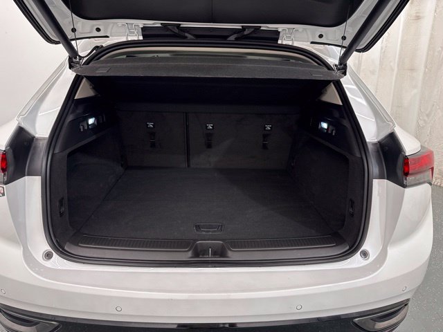 Used 2023 Buick Envision Essence w/ Sport Touring Package AWD/4WD image 10