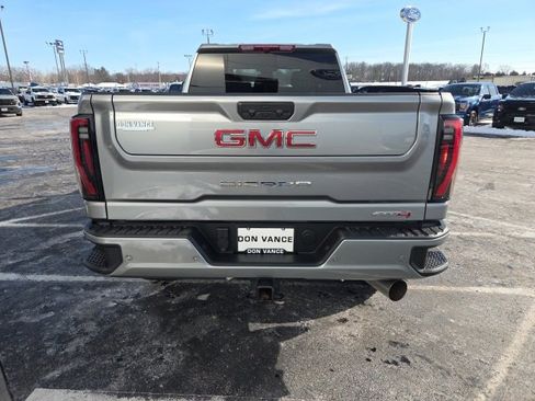 Used 2025 GMC Sierra 2500 AT4 image 32