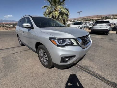 Used 2019 Nissan Pathfinder SL FWD image 7