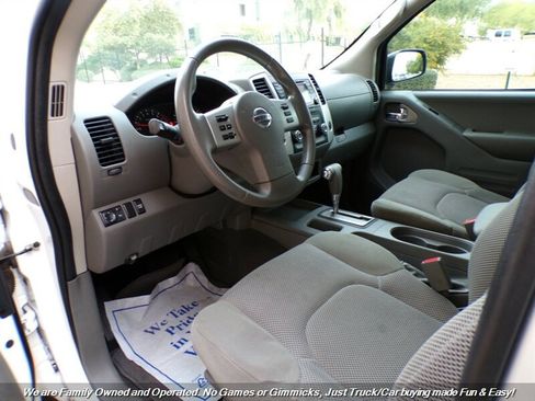 Used 2018 Nissan Frontier SV image 13