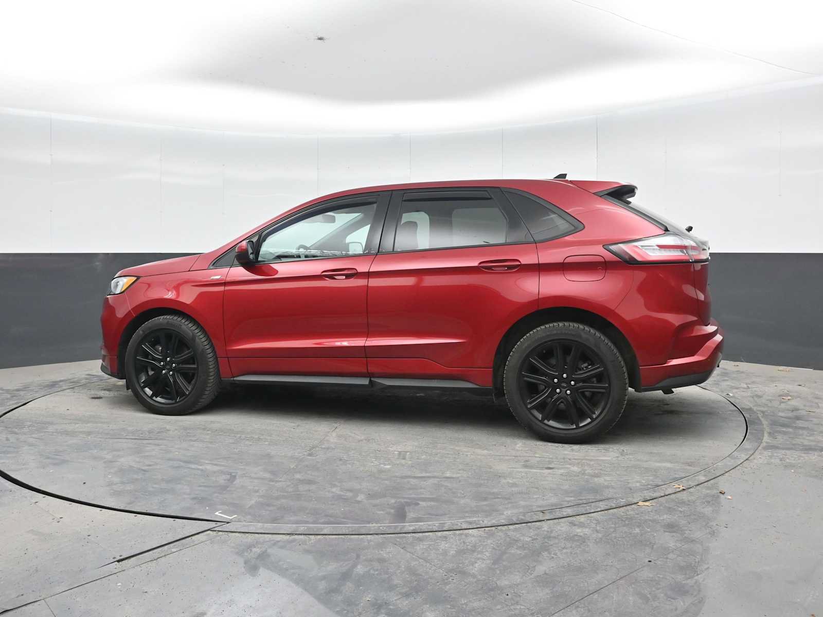 Used 2022 Ford Edge ST-Line w/ Class II Trailer Tow Package AWD/4WD image 2