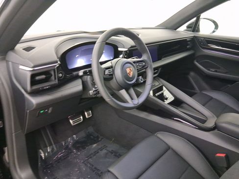 New 2025 Porsche Macan Electric image 4