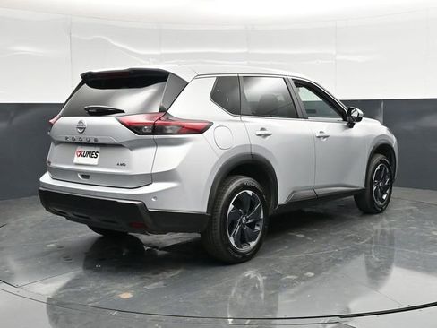 Used 2025 Nissan Rogue SV AWD/4WD image 13