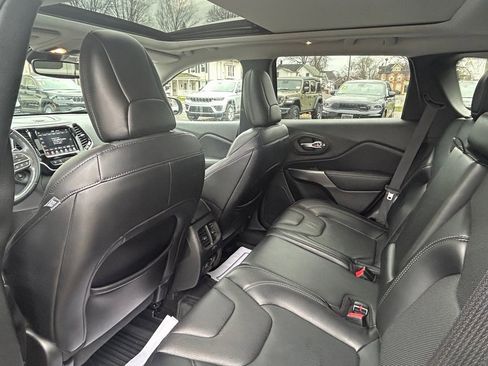 Used 2021 Jeep Cherokee Limited image 20